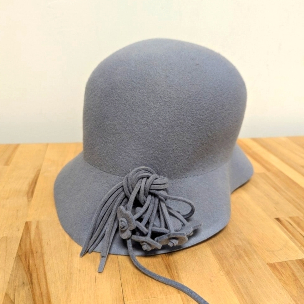 Wool Felt Cloche Hat in Periwinkle Blue Flower on Stem Detail Winter Retro - Picture 9 of 9